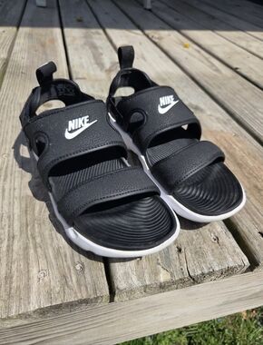 Womens Nike Sandals Size 8